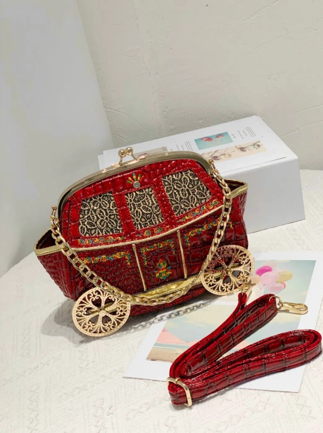 STATEMENT RETRO VEGAN LEATHER CROCODILE EFFECT GOLDEN RED CARRIAGE CLASP CROSS BODY RED